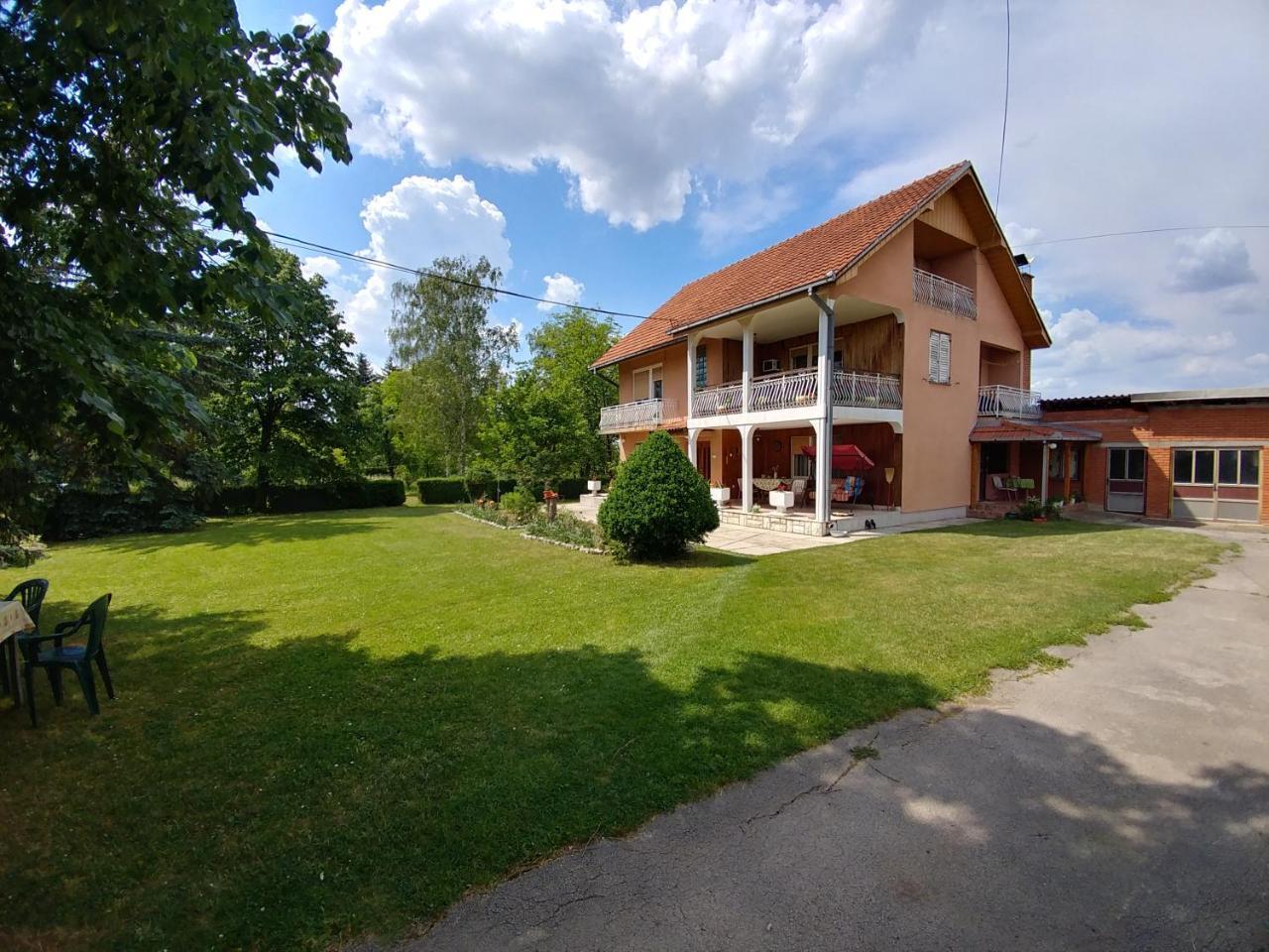Apartments Domacinstvo Nikolic Valjevo Exterior foto